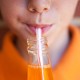 10 Razões para NUNCA deixar seu filho beber refrigerante
